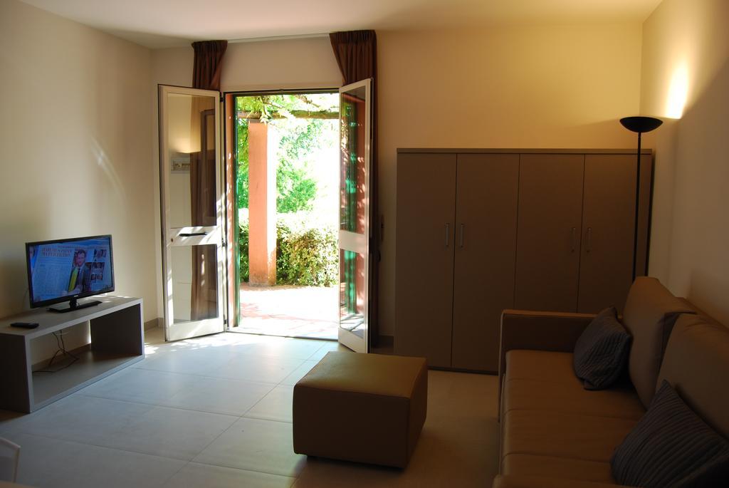 Residenze Al Colle Dei Pini Aparthotel Ριτσόνε Δωμάτιο φωτογραφία