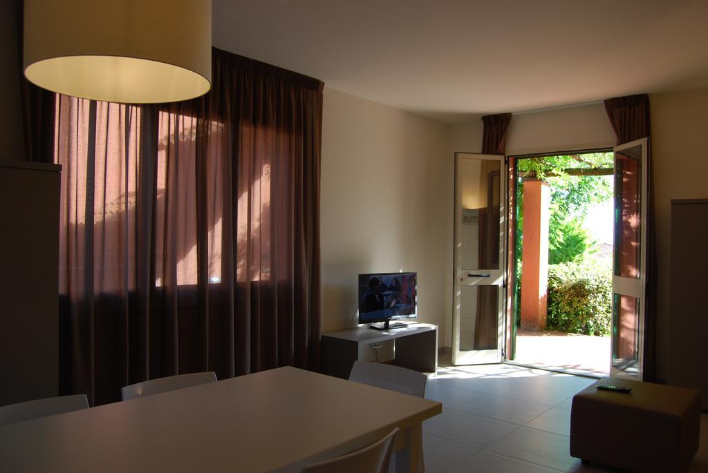 Residenze Al Colle Dei Pini Aparthotel Ριτσόνε Δωμάτιο φωτογραφία
