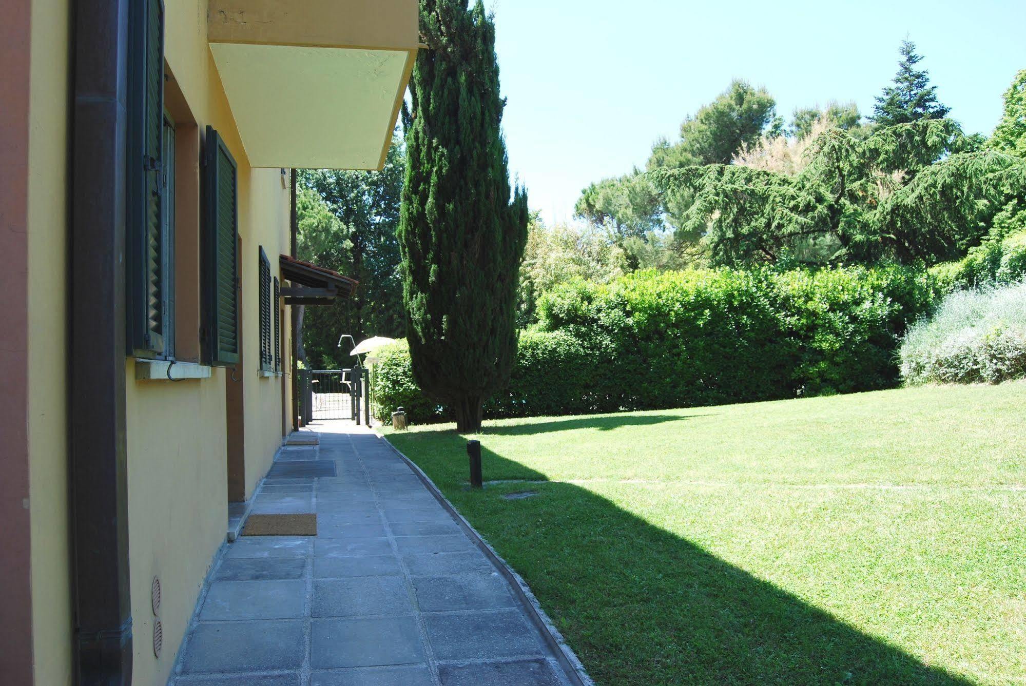 Residenze Al Colle Dei Pini Aparthotel Ριτσόνε Εξωτερικό φωτογραφία